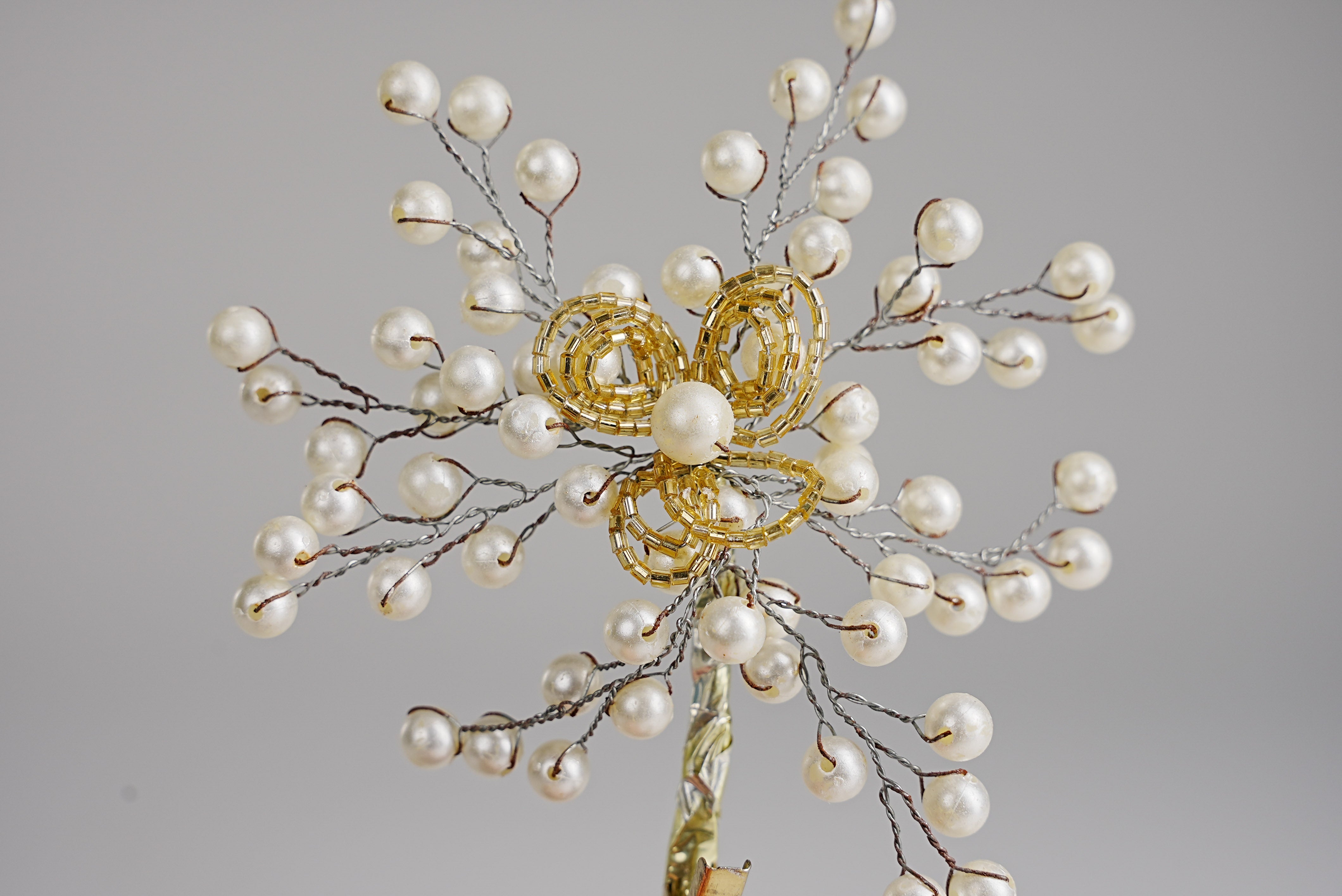 Elegant Gold Pearl Tree Clips